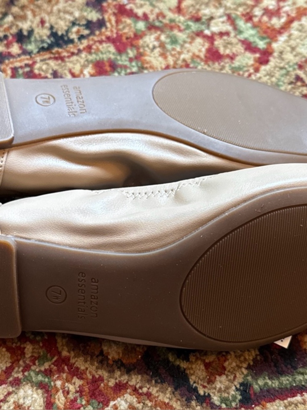 NEW NWT Amazon Essentials Beige Ballet Flats Slip On Shoes Size 7W Women's - Picture 3 of 3